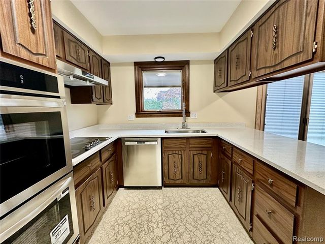 4213 Wentworth Drive, Troy, MI 48098