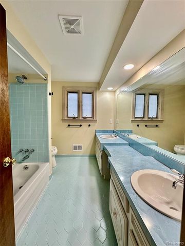 4213 Wentworth Drive, Troy, MI 48098