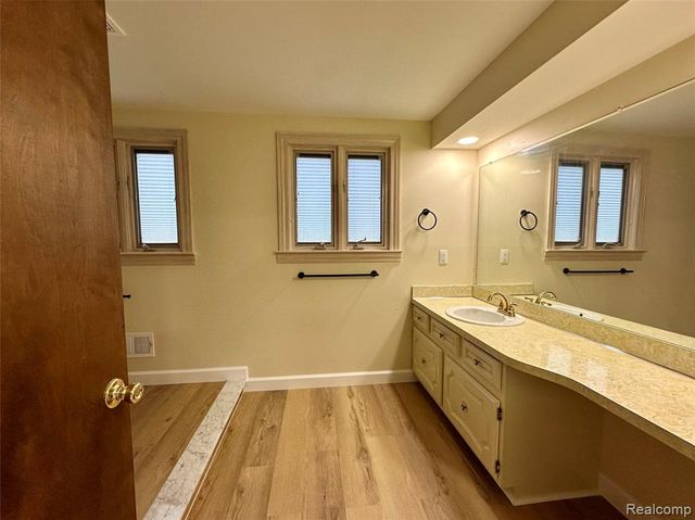 4213 Wentworth Drive, Troy, MI 48098