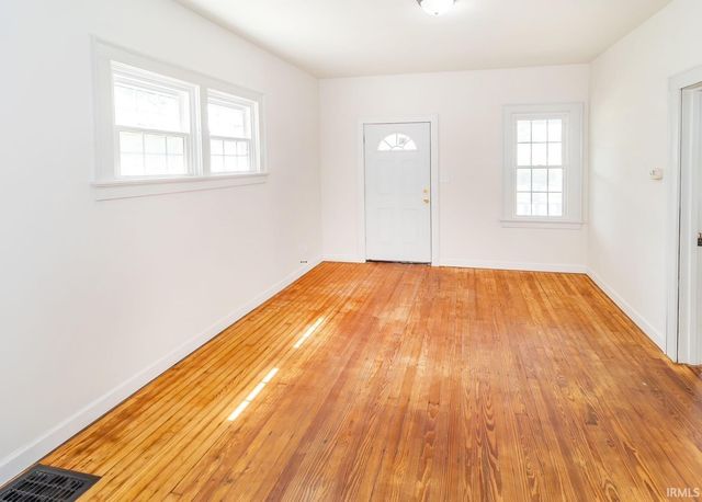 1204 S Evans Avenue, Evansville, IN 47713