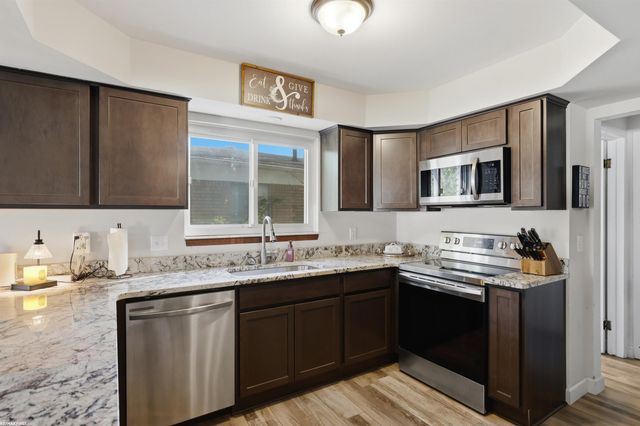 30715 Primrose Drive, Warren, MI 48088