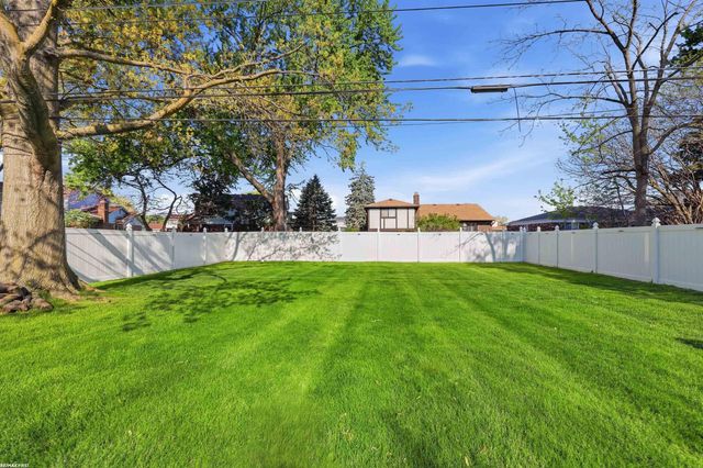 30715 Primrose Drive, Warren, MI 48088