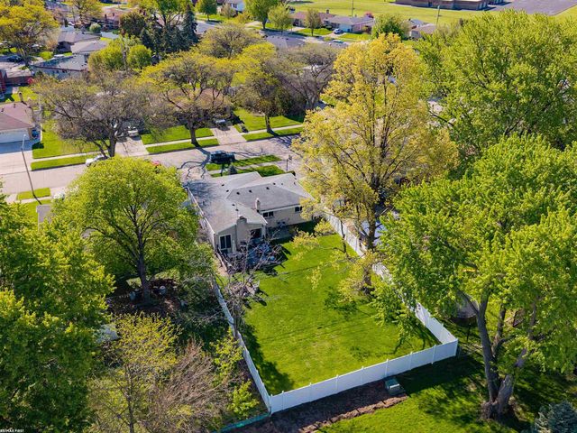30715 Primrose Drive, Warren, MI 48088