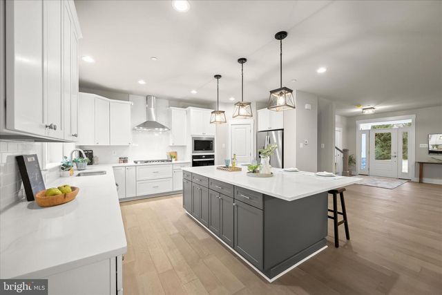 5712 HODGES RD, Sykesville, MD 21784