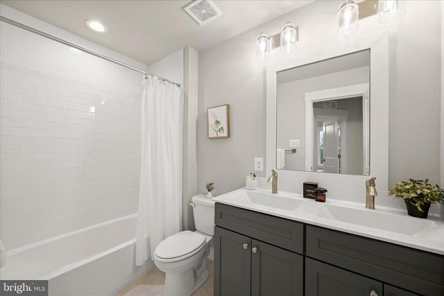 5712 HODGES RD, Sykesville, MD 21784