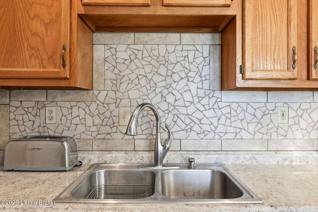 9300 Villa Fair Ct, Louisville, KY 40291