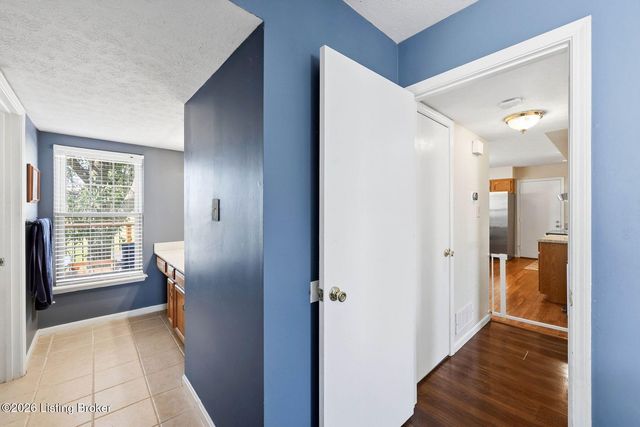 9300 Villa Fair Ct, Louisville, KY 40291