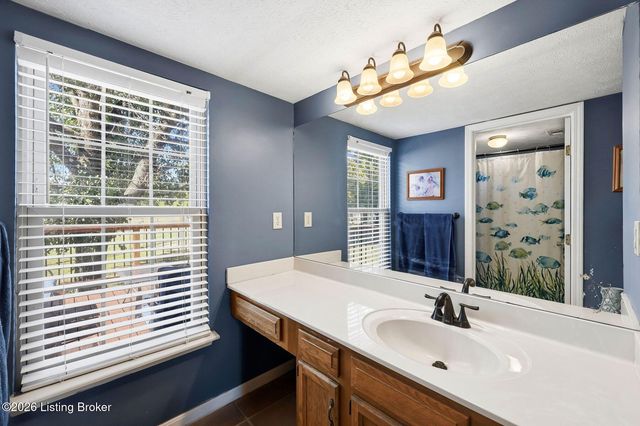 9300 Villa Fair Ct, Louisville, KY 40291