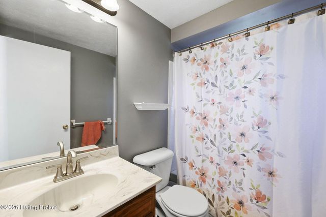 9300 Villa Fair Ct, Louisville, KY 40291