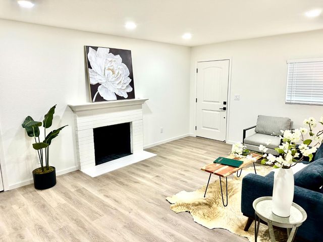 2087 W Mendocino Ave, Stockton, CA 95204