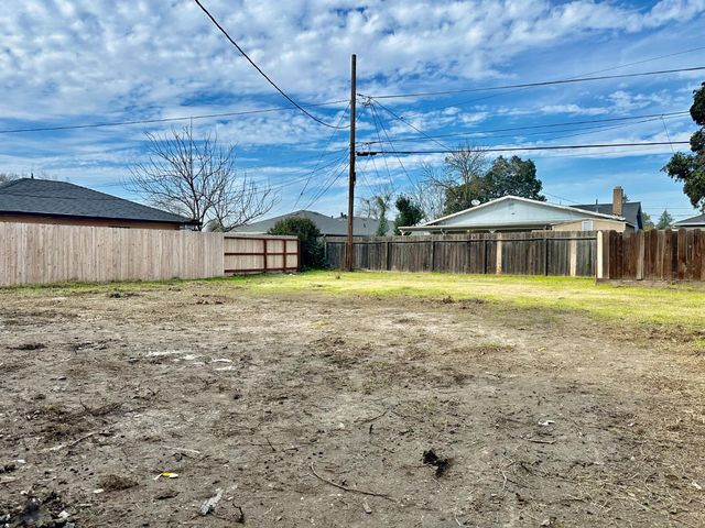 2087 W Mendocino Ave, Stockton, CA 95204