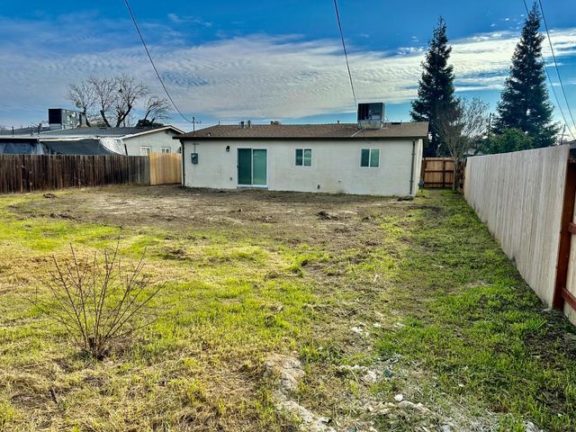 2087 W Mendocino Ave, Stockton, CA 95204