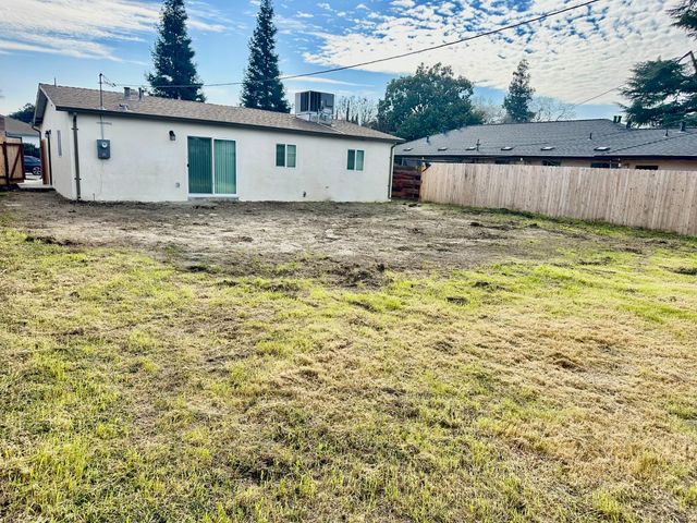 2087 W Mendocino Ave, Stockton, CA 95204
