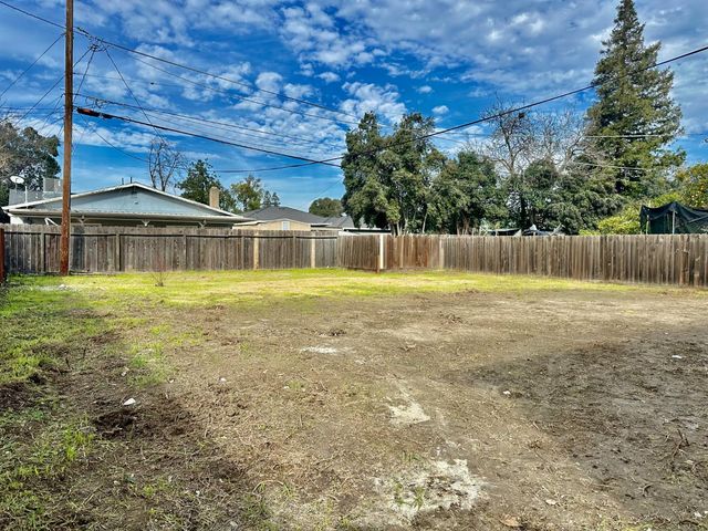 2087 W Mendocino Ave, Stockton, CA 95204