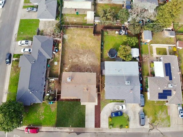2087 W Mendocino Ave, Stockton, CA 95204