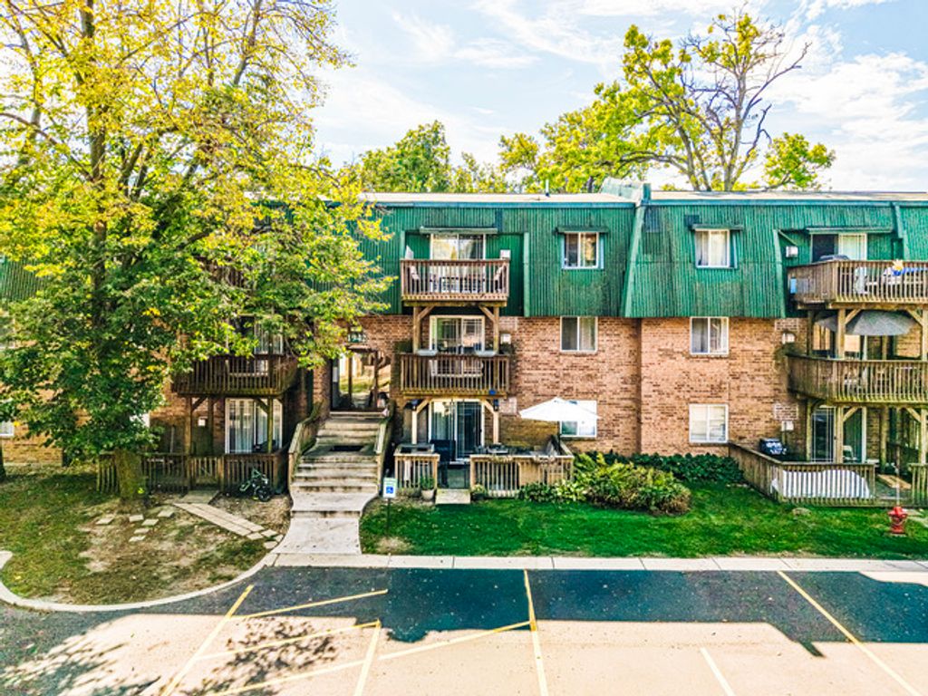 1942 Tall Oaks Drive 1A, Aurora, IL 60505