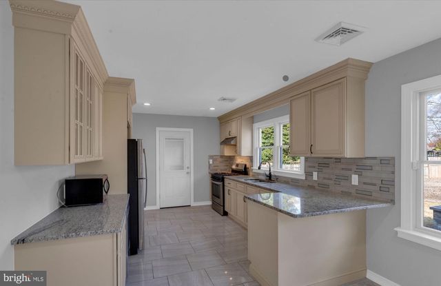 211 E WARD ST, East Windsor Twp, NJ 08520