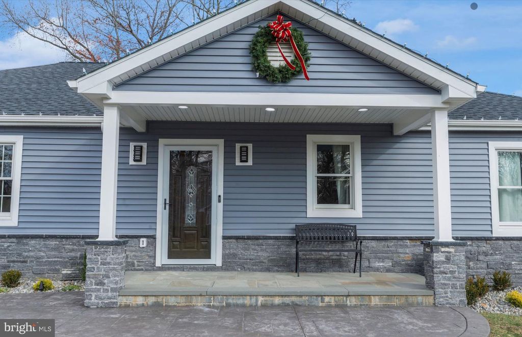 211 E WARD ST, East Windsor Twp, NJ 08520