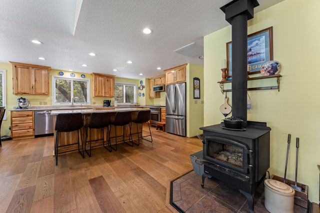 8081 W Evans Creek Road, Rogue River, OR 97537