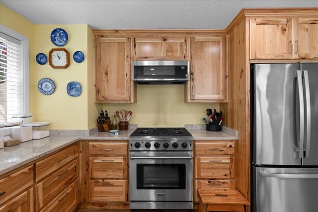 8081 W Evans Creek Road, Rogue River, OR 97537