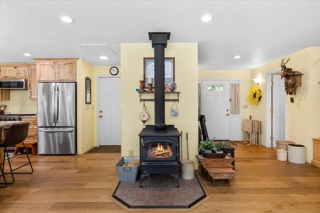 8081 W Evans Creek Road, Rogue River, OR 97537