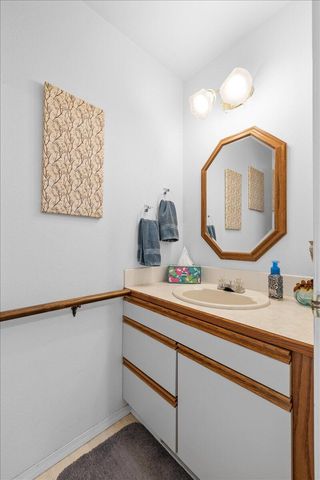 8081 W Evans Creek Road, Rogue River, OR 97537