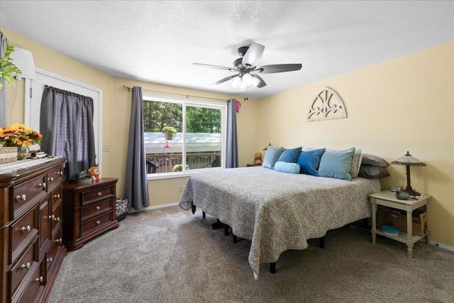 8081 W Evans Creek Road, Rogue River, OR 97537