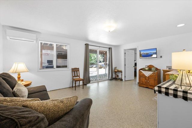 8081 W Evans Creek Road, Rogue River, OR 97537