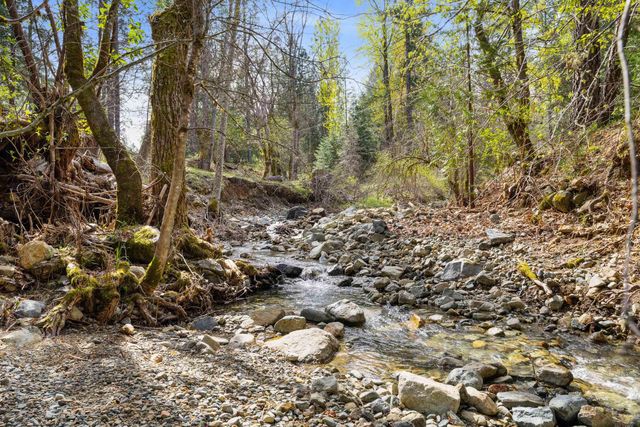 8081 W Evans Creek Road, Rogue River, OR 97537