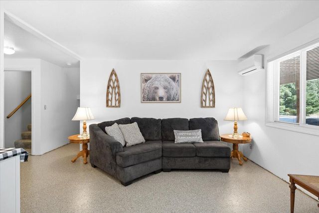 8081 W Evans Creek Road, Rogue River, OR 97537