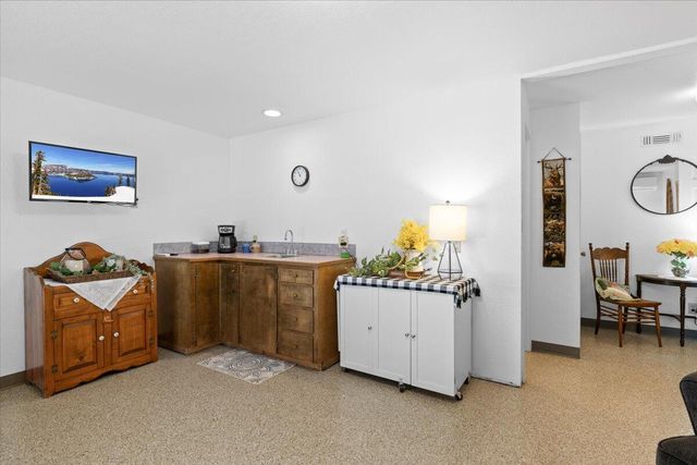 8081 W Evans Creek Road, Rogue River, OR 97537