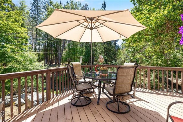 8081 W Evans Creek Road, Rogue River, OR 97537