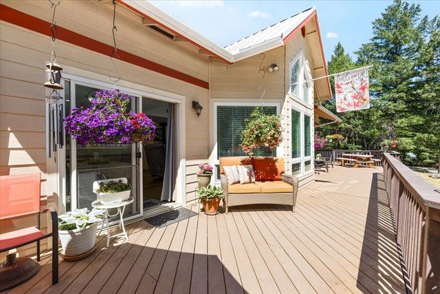 8081 W Evans Creek Road, Rogue River, OR 97537