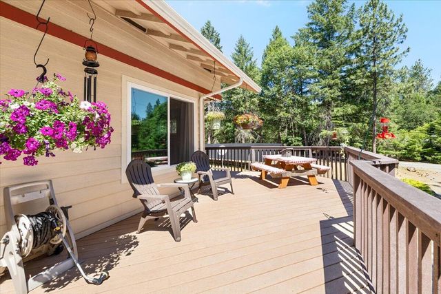 8081 W Evans Creek Road, Rogue River, OR 97537