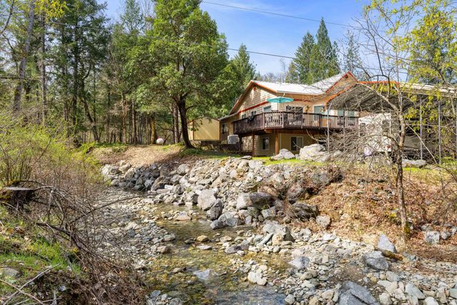 8081 W Evans Creek Road, Rogue River, OR 97537