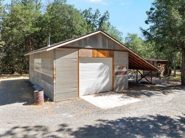 8081 W Evans Creek Road, Rogue River, OR 97537
