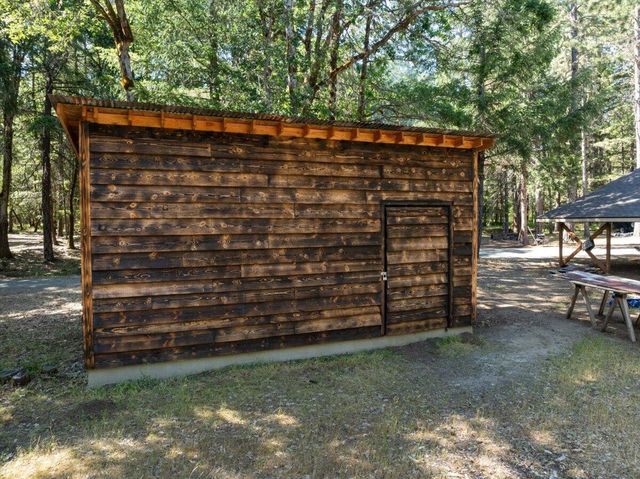 8081 W Evans Creek Road, Rogue River, OR 97537