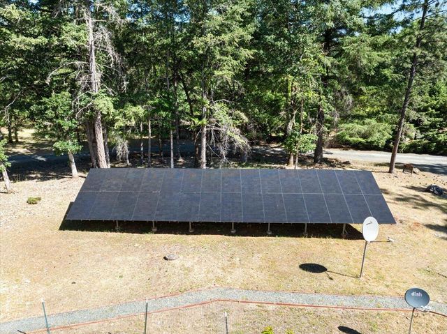 8081 W Evans Creek Road, Rogue River, OR 97537