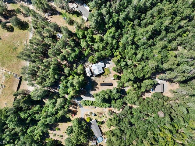 8081 W Evans Creek Road, Rogue River, OR 97537