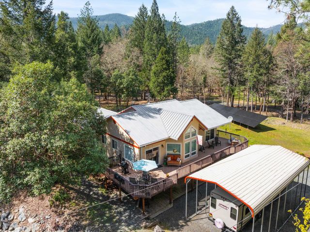 8081 W Evans Creek Road, Rogue River, OR 97537