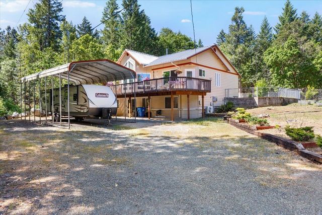 8081 W Evans Creek Road, Rogue River, OR 97537
