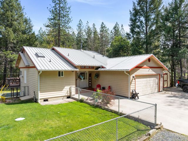8081 W Evans Creek Road, Rogue River, OR 97537