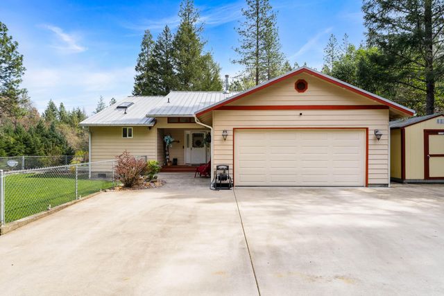 8081 W Evans Creek Road, Rogue River, OR 97537