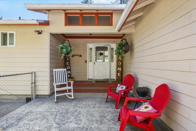 8081 W Evans Creek Road, Rogue River, OR 97537