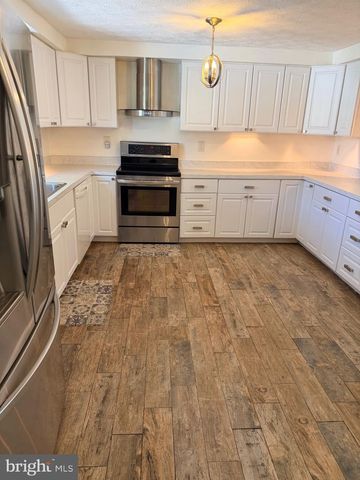 29 REDARE CT, Baltimore, MD 21234