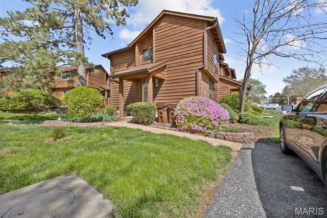 201 Cedar Grove Dr, St Charles, MO 63304