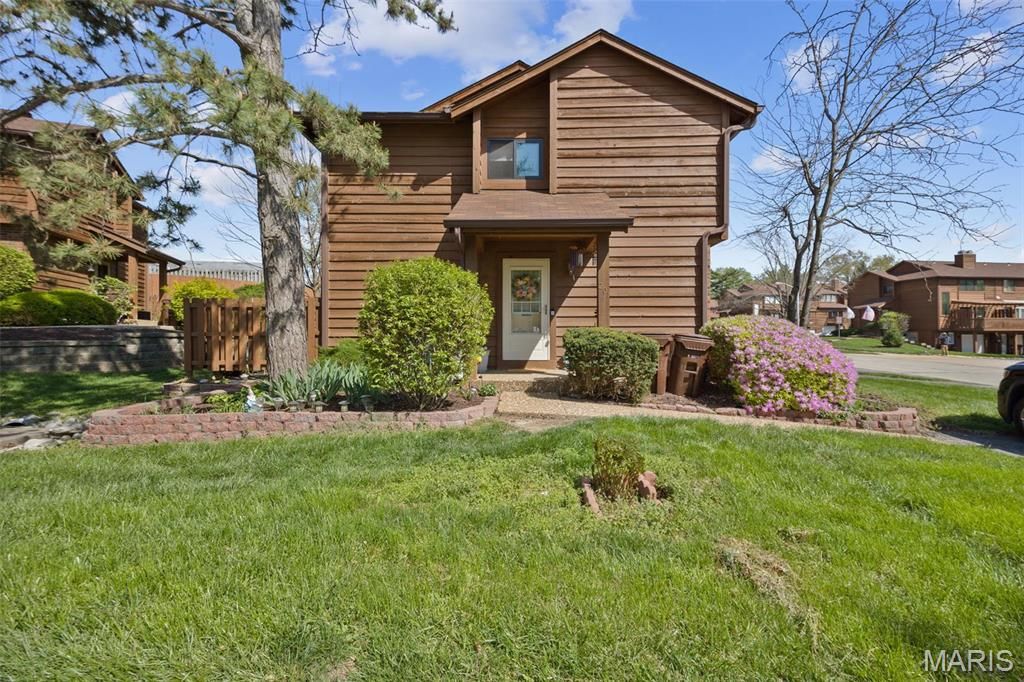 201 Cedar Grove Dr, St Charles, MO 63304