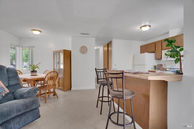 800 Spoonbill Ln, Suisun City, CA 94585