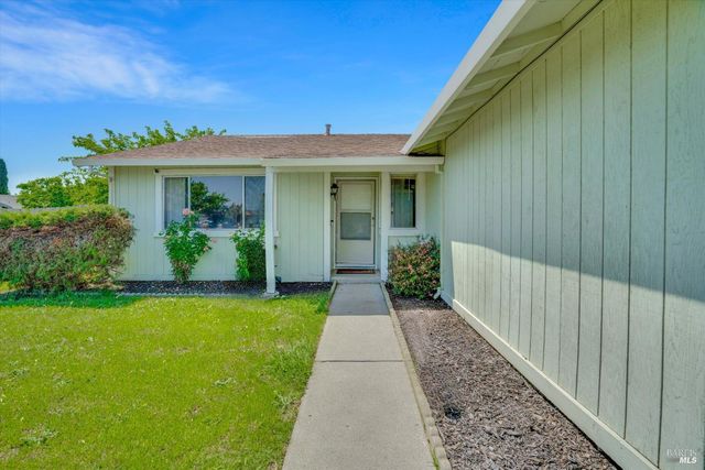 800 Spoonbill Ln, Suisun City, CA 94585