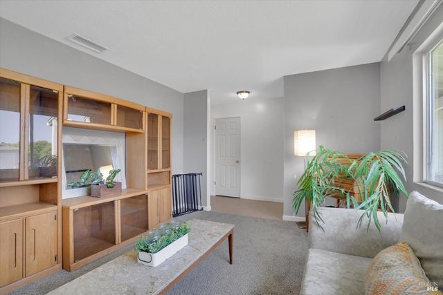 800 Spoonbill Ln, Suisun City, CA 94585